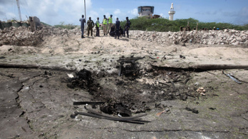 Bomba robbant Mogadishu repülőterén