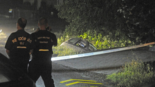 Autórablás után a saját kocsija alá szorult egy nő Gödöllőn