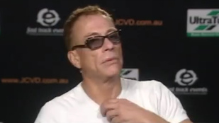 Jean Claude Van Damme-ot unalmas kérdések késztették viharos távozásra