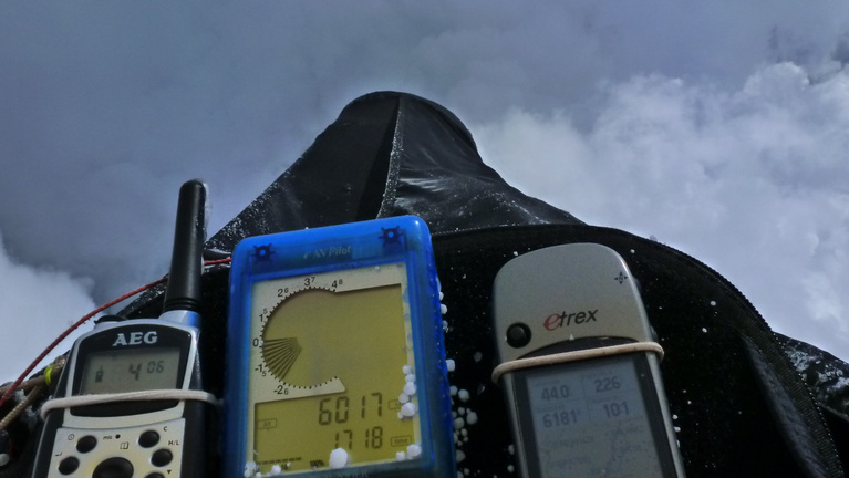 6000 méter fölé szívta a zivatarfelhő a magyar siklóernyőst
