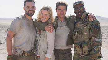Tom Cruise már a sivatagban forgatja az új Múmiát