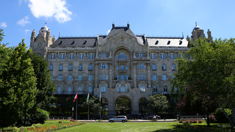 Súlyos titkok az ötcsillagos budapesti szálloda múltjában
