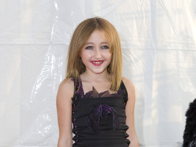 Miley Cyrus seggrázós táncra buzdította kilencéves húgát