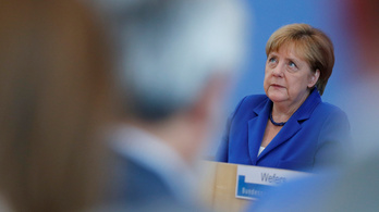 Nagyot zuhant Merkel támogatottsága