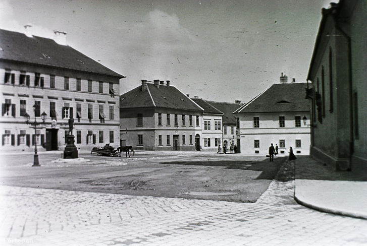 A Kapisztrán tér 1912-ben. 