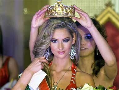 Szőnyeg- és időhúzás a Miss Hungary választáson
