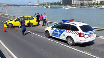 Taxist üldöztek a rendőrök a belvárosban