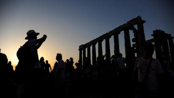 Kapitulálnak a görögök, jöhetnek az újabb megszorítások