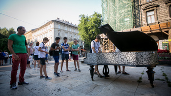 Magányos zongorák tűntek fel a belvárosban