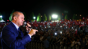 Erdogan szerint a politikai tisztogatás nagyon is rendben van