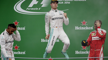 Hamilton tálcán adta oda Monzát Rosbergnek
