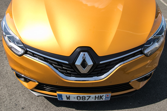 Imádom a Renault-jelvényt és a körítését