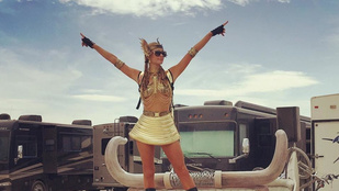 Így csapatta Paris Hilton a Burning Manen