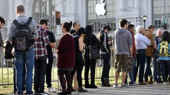Már nem érdemes sorban állni az Apple-boltok előtt