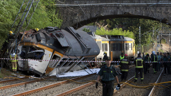 Kisiklott egy vonat Spanyolországban: 4 halott, több tucatnyi sérült