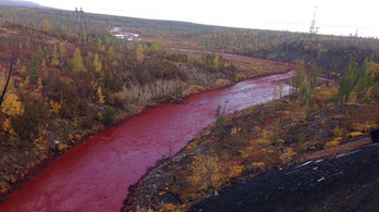 Vérvörössé vált egy orosz folyó