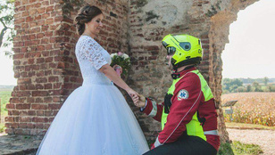 Elképesztő sikere van a mentős esküvőknek