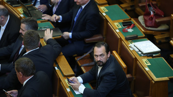 A Fidesz is megszavazta: Mengyi Rolandnak ügyészség elé kell mennie