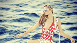 Instahíradó: Paris Hilton nem hagyja, hogy vége legyen a nyárnak