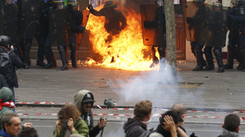 Eldurvultak a munkajogi reform elleni tüntetések Franciaországban