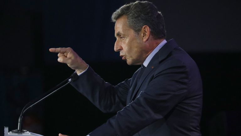 Sarkozy totális háborút ígérve kapaszkodna vissza