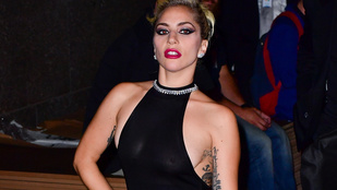 Lady Gaga már megint otthon hagyta a melltartóját