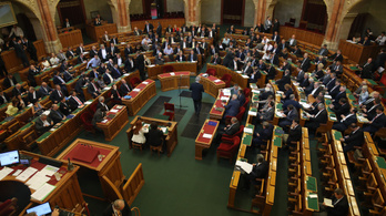 Hétfőn kerül az Országgyűlés elé az alaptörvény-módosítás