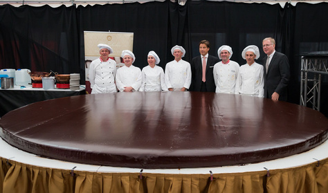 Itt a világ legnagyobb Sacher-tortája