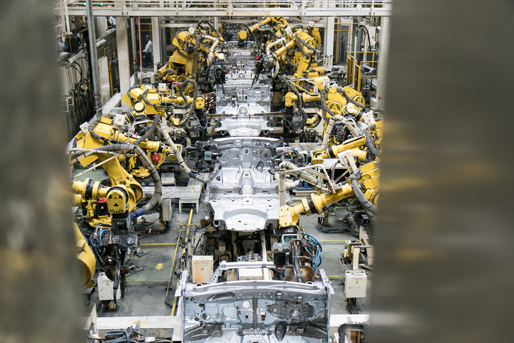 Megszámlálhatatlan mennyiségű robot dolgozik a soron