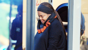 A terhes Janet Jacksonra alig lehet ráismerni