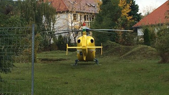Egy II. kerületi udvarban landolt a mentőhelikopter