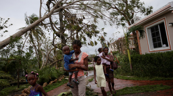 Több mint száz áldozata van Haitin a teljes városokat letaroló hurrikánnak