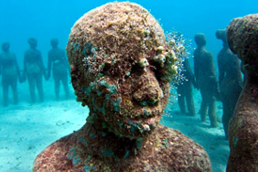 Hátborzongató testek a víz alatt: a világ legújabb turistalátványossága