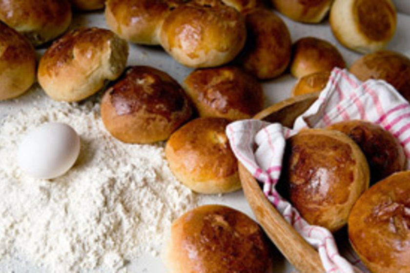 Omlós, foszlós kenyér házilag: kenyérsütő gépek 15 ezer forint alatt