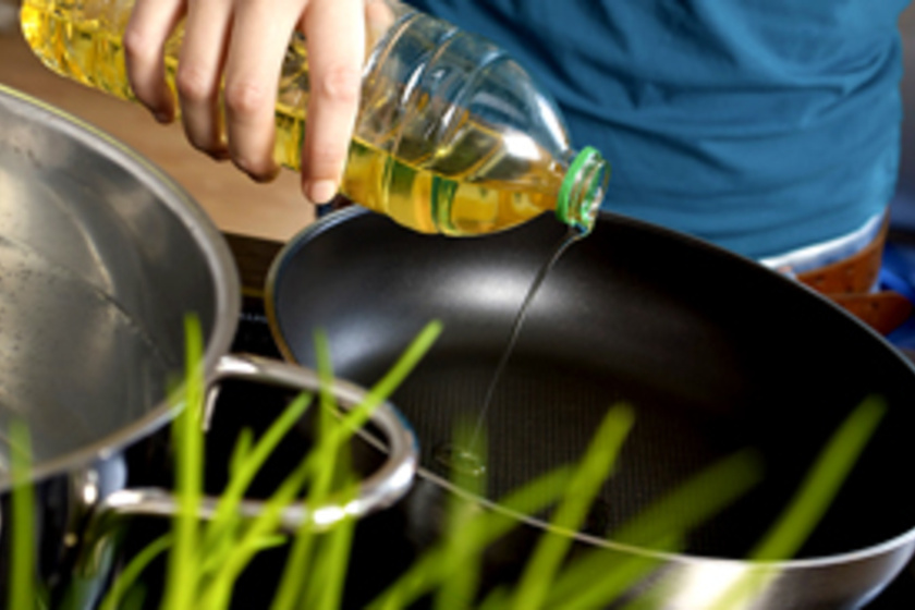 Így tisztítsd a teflonserpenyőt: 5 konyhai praktika a profi háziasszonyoktól