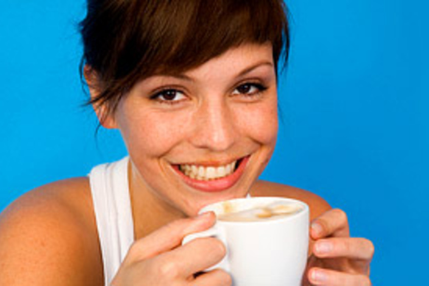 Bontja a zsírt, felpörgeti az anyagcserét és nagyon finom: így fogyhatsz kávéval