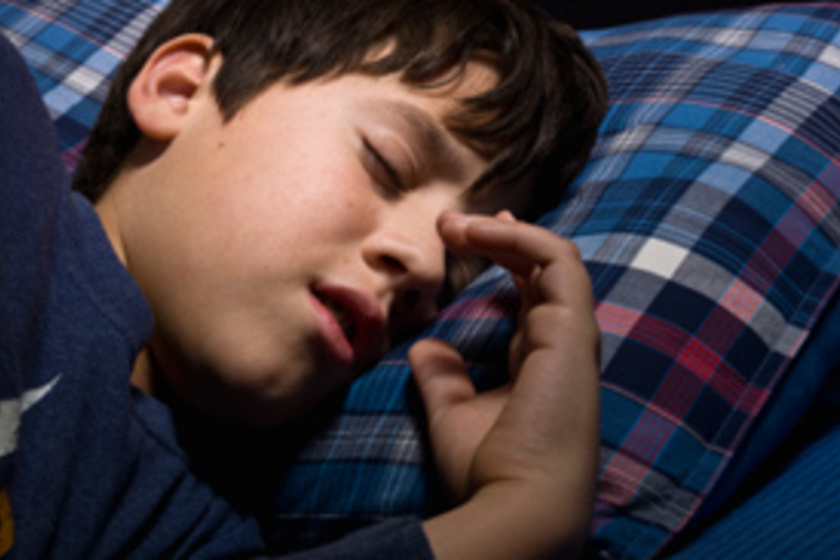 Fogcsikorgatás alvás közben: 3 gyakori lelki ok a háttérben 