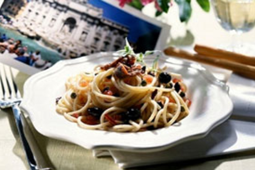 Olívás-paradicsomos spagetti, ahogy az olaszok készítik