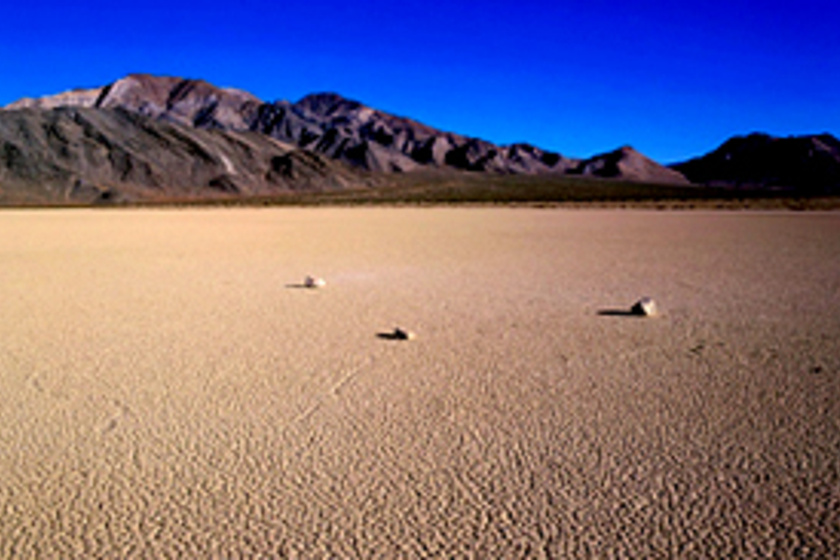Máig nem tudni, mitől mozognak az élettelen tárgyak: a Halál-völgy rejtélye