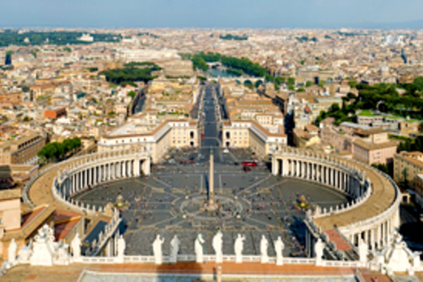 Ez lesz április legnagyobb szenzációja: 7 millió ember szállja meg a pápa lakhelyét