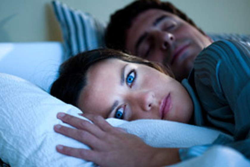 Felrobbanó fej szindróma: mi okozza az éjszakai felriadással járó tünetegyüttest?