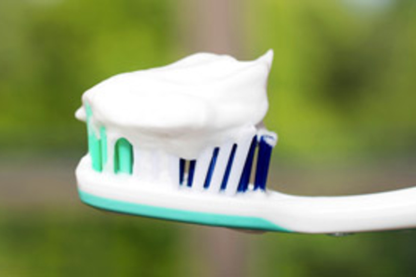 Káros a fehérítő fogkrém? Megkérdeztük a szakorvost