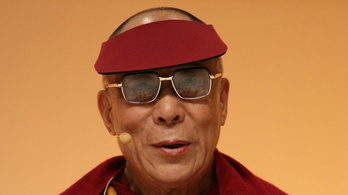 Délután Pozsonyba érkezik a Dalai láma