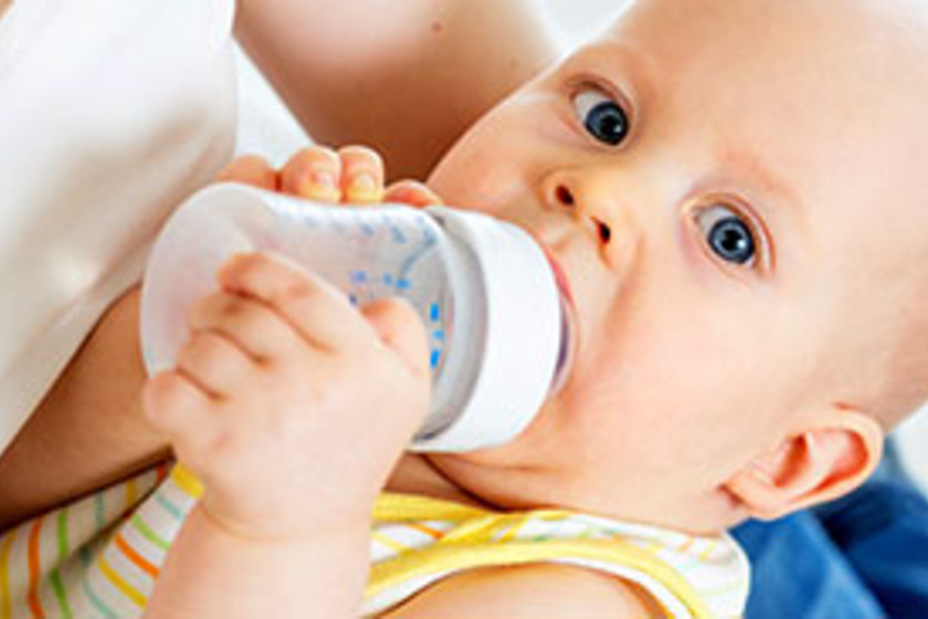 Szabad csapvizet adni a babának? Így válassz neki italt
