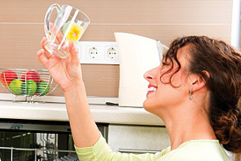 Ezért egészségesebb a mosogatógép, mint a sima kézi mosogatás