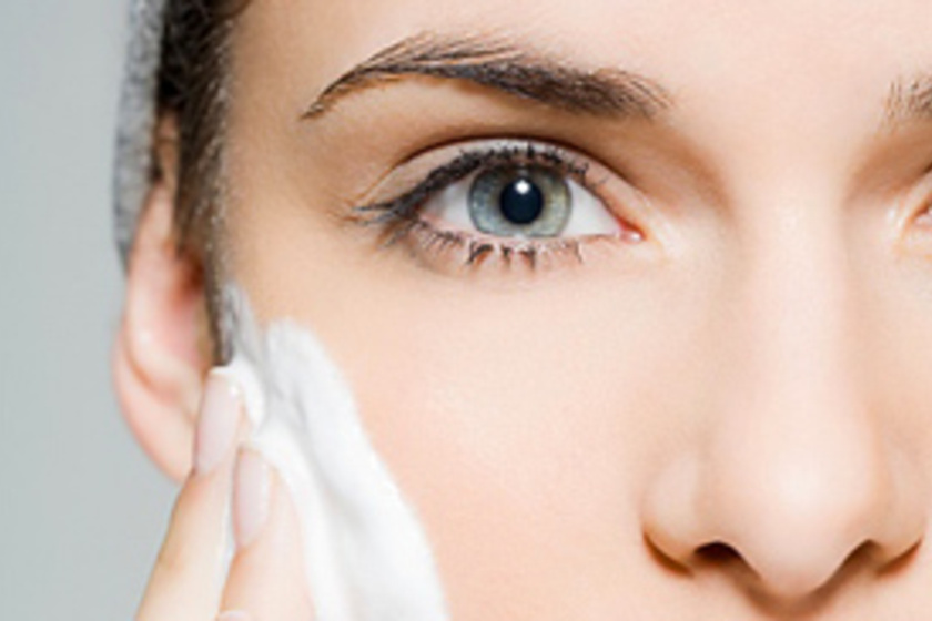 Sok nő rosszul mossa az arcát: így kellene ráncok és szárazság ellen a szakértő szerint 