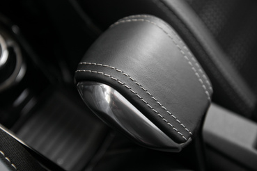 Peugeot-ék újra feltalálták a kézifékkart