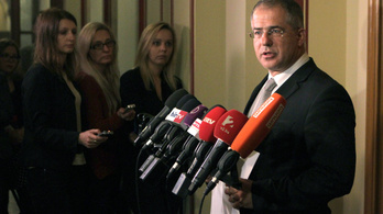 Kósa: Az MSZP hazudik, a Jobbik hazudik és hazaáruló