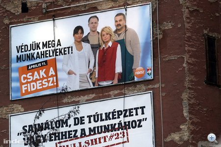 A Fidesz három plakáttal jött ki március 15. után. "Védjük meg a munkahelyeket! Április 11. Csak a Fidesz!"