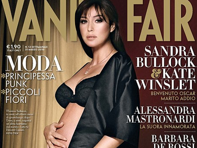 A terhes Monica Bellucci ismét levetkőzött a Vanity Fairnek